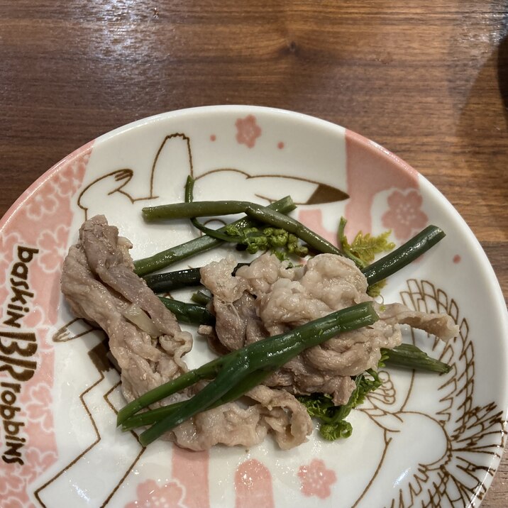 わらびと豚肉の塩炒め